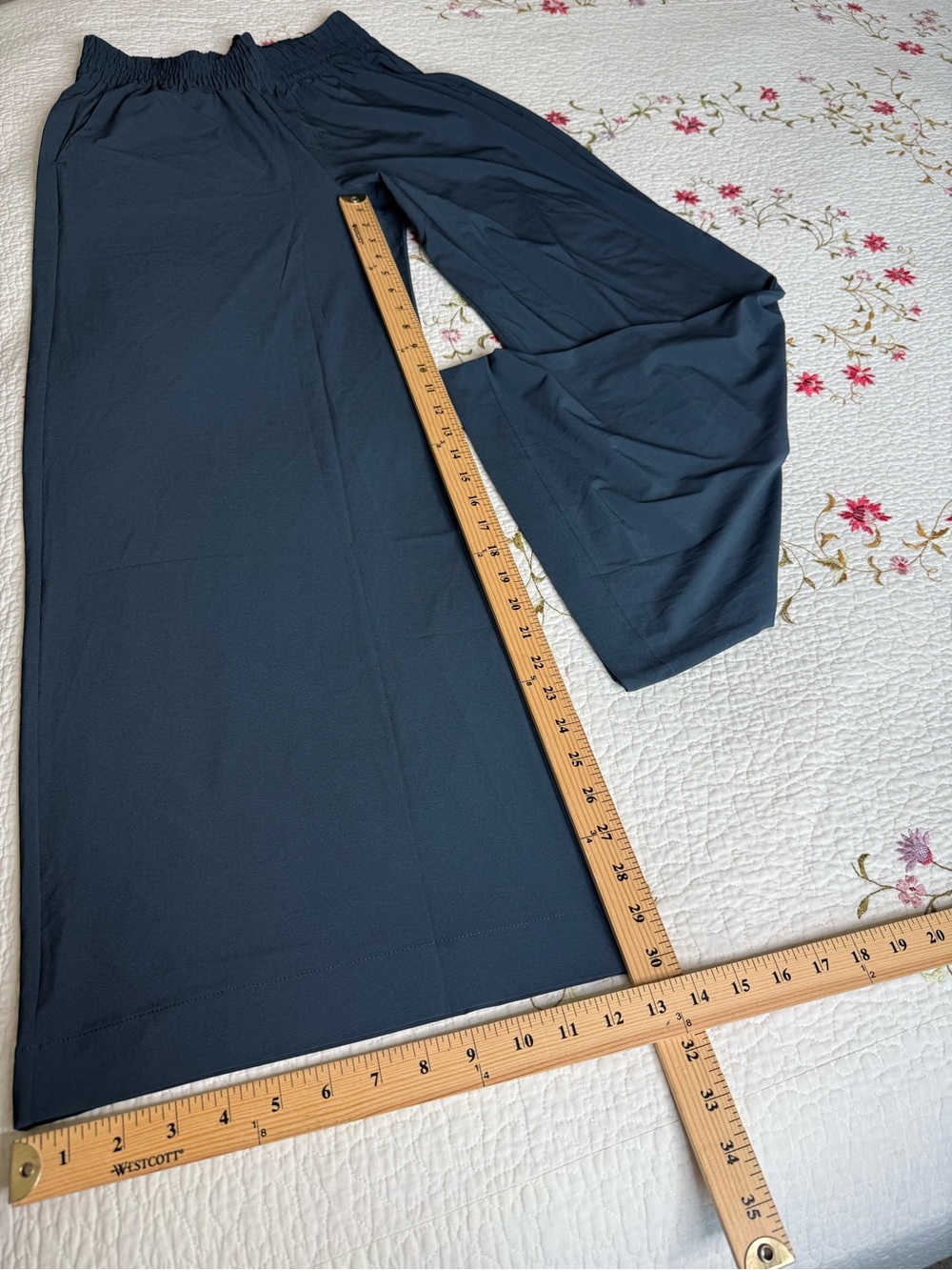 Vuori Women’s Villa Wideleg Pant Ink Navy VW4047 Medium - Picture 6 of 7
